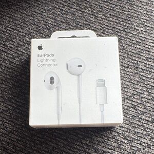 Apple EarPods with Lightning Connector - White